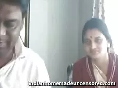 Egy felnőtt férfi lá ...