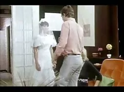 Egy férfi MILF simog ...