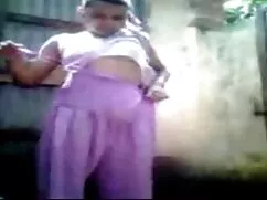 Egy férfi ideges a v ...